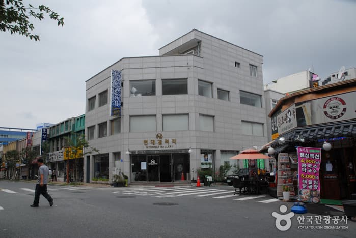 Hyundai Gallery (현대갤러리)