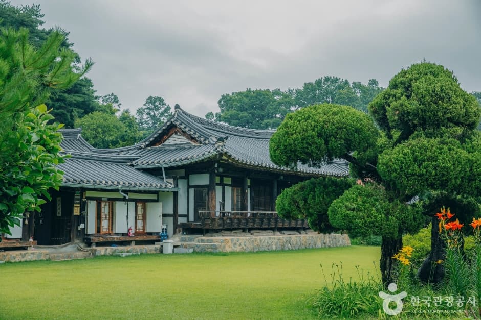 鹤峰宗宅（학봉종택）