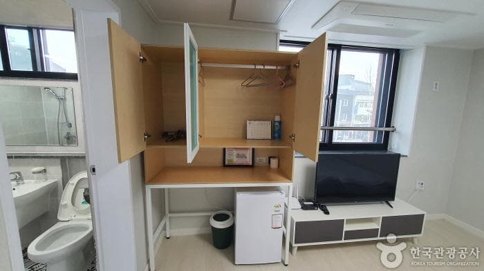 충북_엽연초하우스_수납장,드라이기,모기약,냉장고등