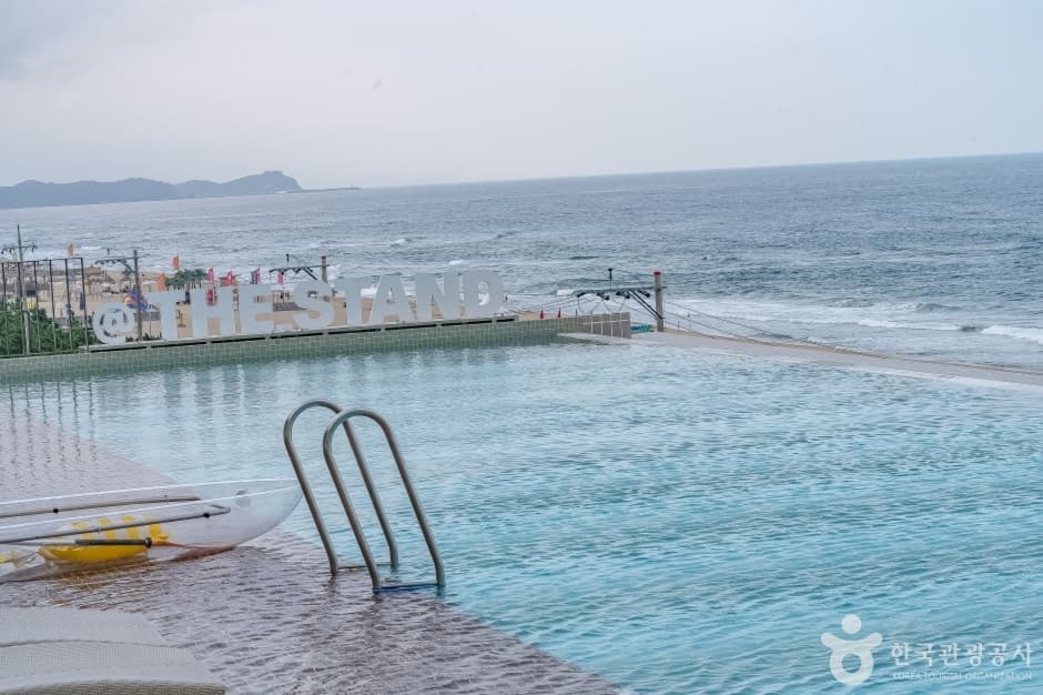 더스탠드11_4층루프탑pool