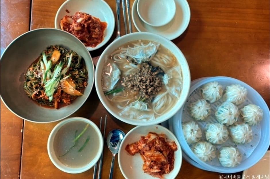 明洞饺子梨泰院店 (명동교자 이태원점)