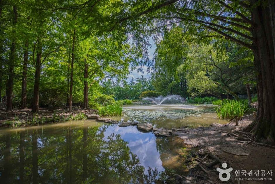 Nakgangmulgil Park (낙강물길공원)