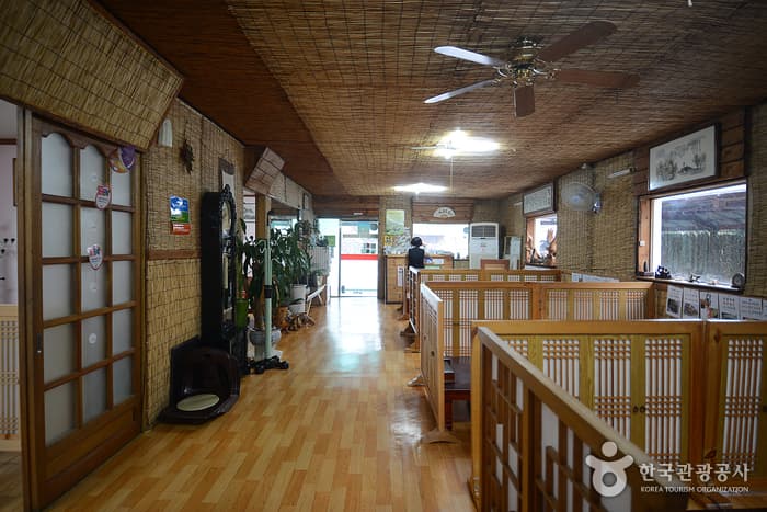 옛날시골밥상_내부1