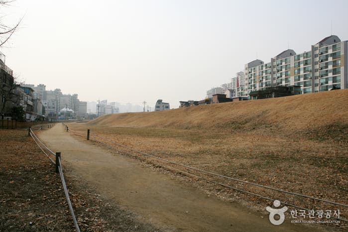 首尔风纳洞土城서울 풍납동 토성