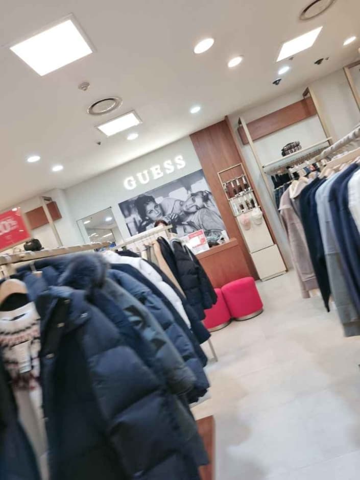 [事后免税店]盖尔斯 2001奥特莱斯中溪店게스 2001아울렛 중계