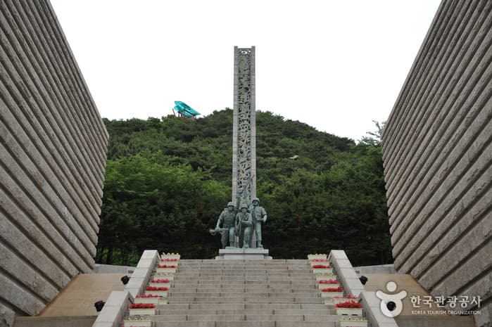 자유수호의탑(인천상륙작전기념관)