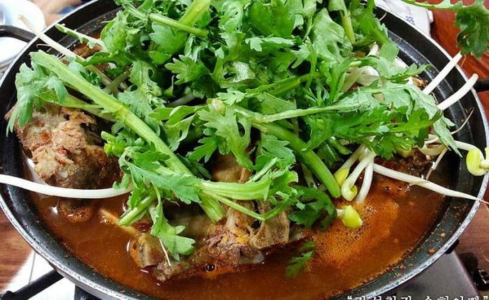 Ihwa 脊骨土豆汤( 이화감자국 )