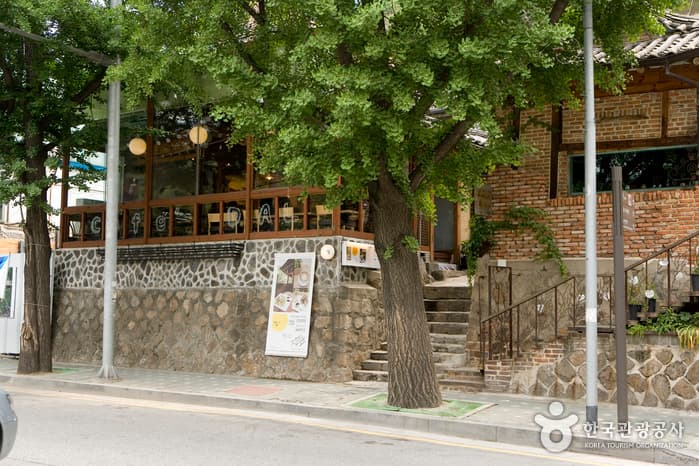 서울 삼청동 카페달 외부_6