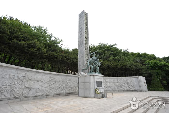자유수호의탑(인천상륙작전기념관)