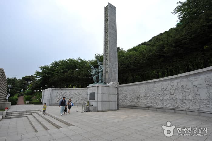 자유수호의탑(인천상륙작전기념관)