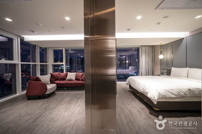 부산_라발스 호텔_PREMIUM SUITE HALF OCEAN 2