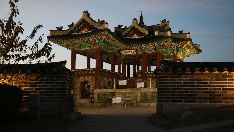 Banghwasuryujeong Pavilion (방화수류정(동북각루))