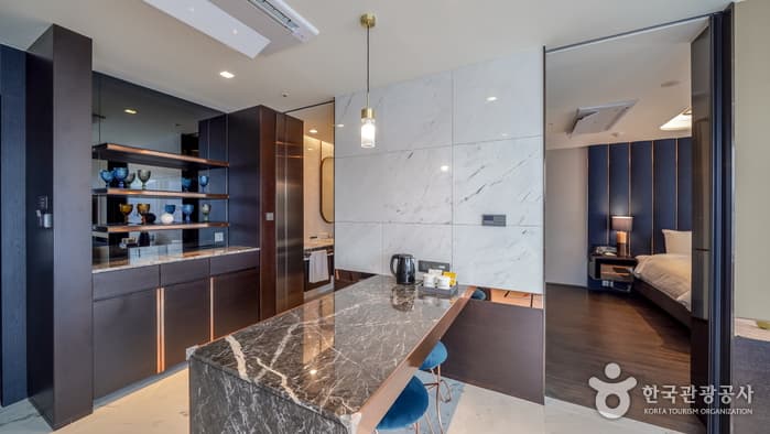 부산_라발스 호텔_PREMIUM SUITE OCEAN 1