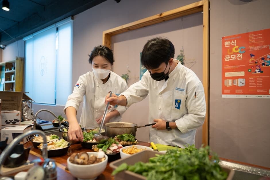 Jeonju Bibimbap Festival (전주비빔밥축제)