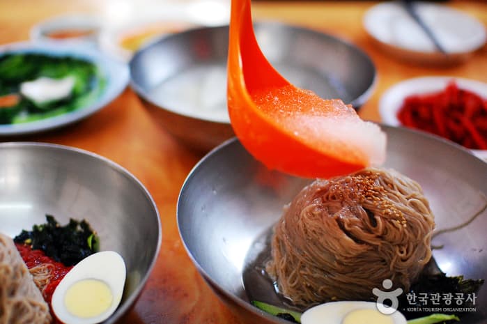 Goseong荞麦凉面 ( 고성막국수 )