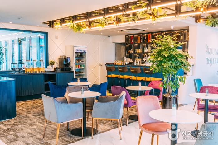 부산_하운드호텔 부산역점_부대시설 Rooftop Restaurant 8