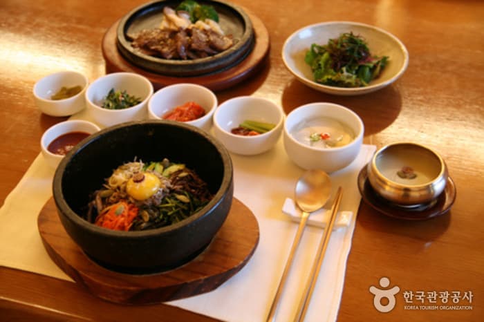 서울_강서구_봉래헌_산채돌솥비빔밥과 너비아니구이1