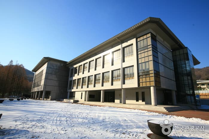 Jangseogak Archives (한국학중앙연구원 한국학학술정보관.장서각)