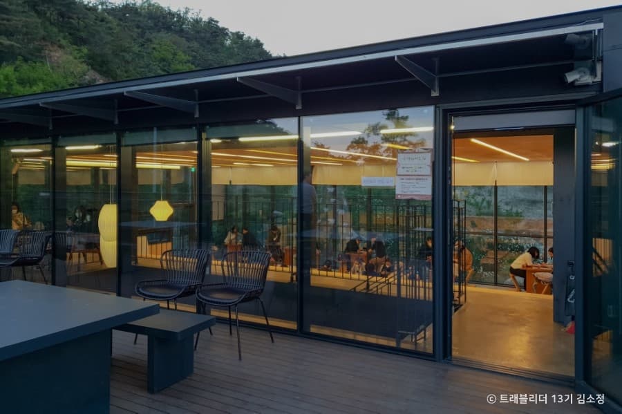 仁王山森林哨所书吧（인왕산 더숲 초소책방）