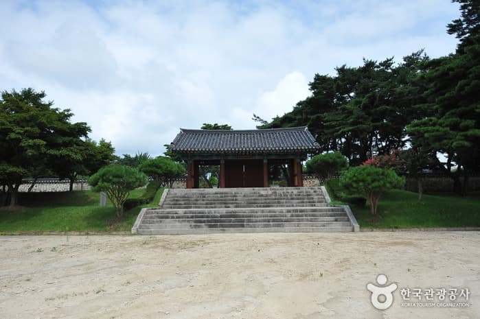 Hwangtohyeon Donghak Peasant Revolution Commemoration (황토현동학농민혁명기념제)
