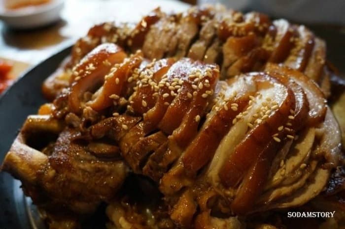 场院酱猪蹄 ( 마당족발 )