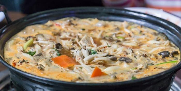 机场刀切面 ( 공항칼국수 )