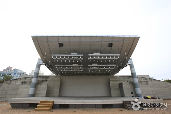光州市厅文化广场户外音乐堂(광주시청 문화광장 야외음악당)