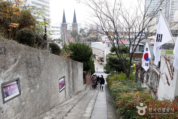 대구_대구 성당에서 ‘구마’ 대신 축복을, <검은 사제들> 촬영지08