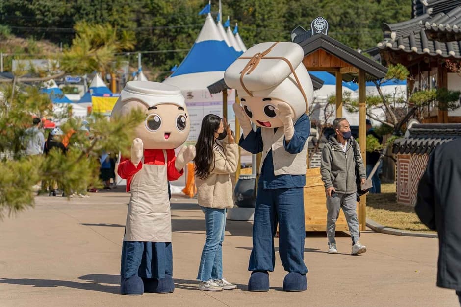 Yeongcheon Traditional Korean Medicine Festival (영천한약축제)