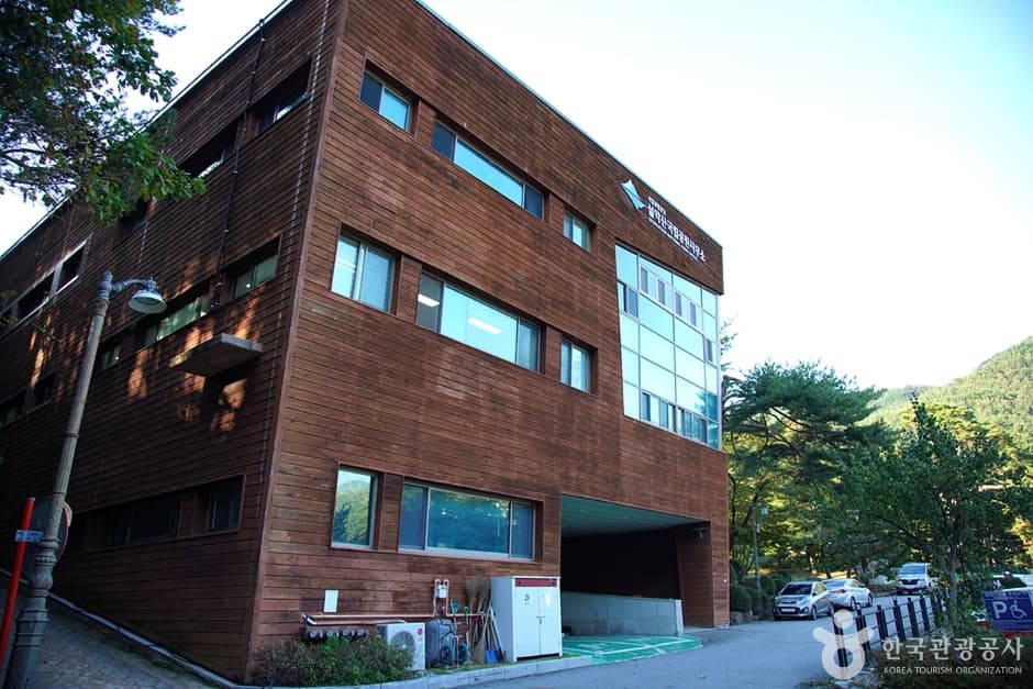 雪岳山游客服务中心 (설악산 탐방안내소)