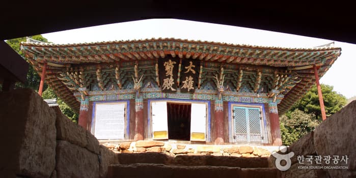 월출산과 백련사에서 바라다 보이는 한결같은 정경