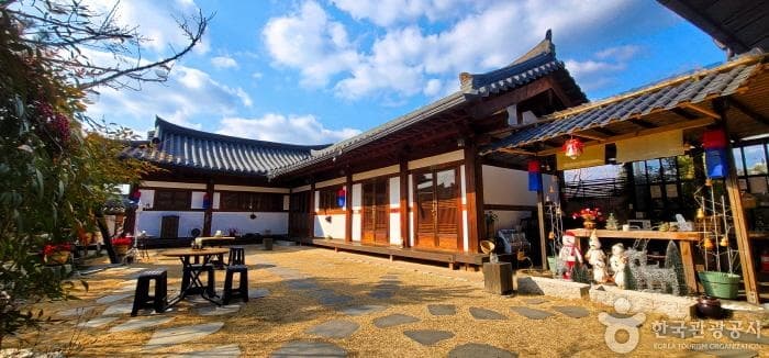 Seoro (서로)