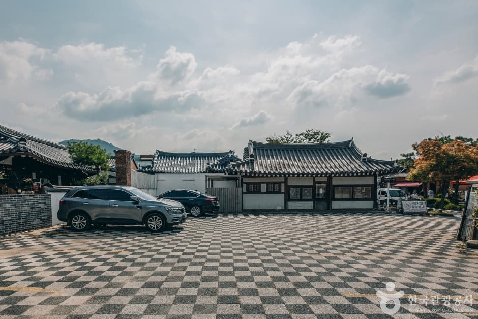 한옥이야기_주차장