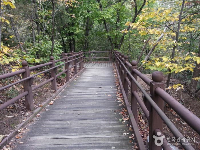 北汉山山麓道 (북한산 자락길)