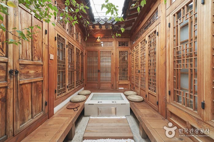 一读一泊 （일독일박）