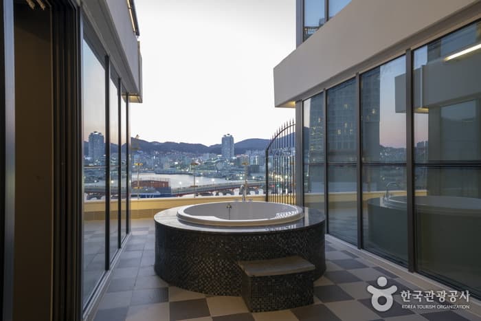 부산_라발스 호텔_STANDARD TERRACE OCEAN 1