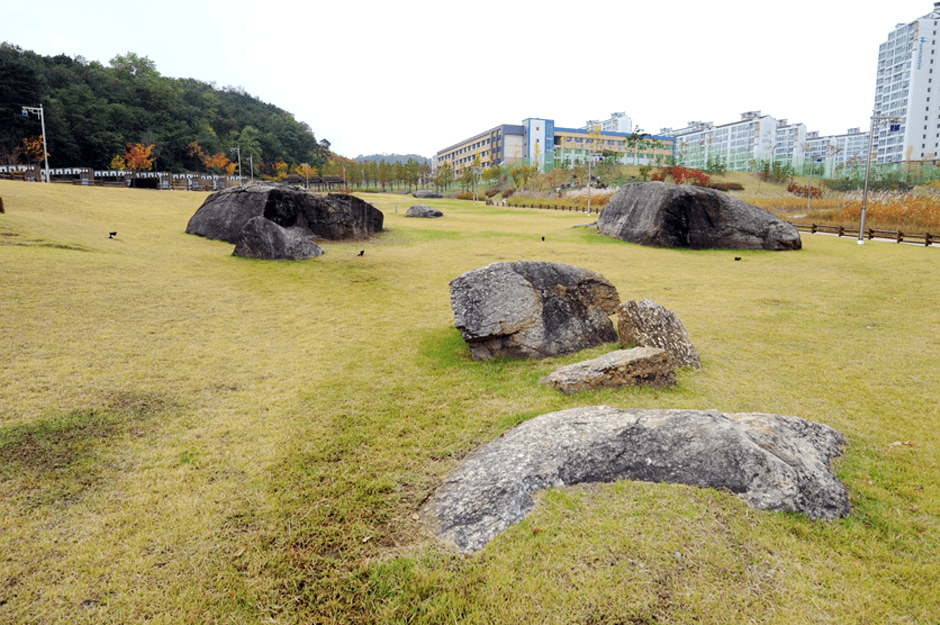 乌山支石墓公园(오산 고인돌역사공원)