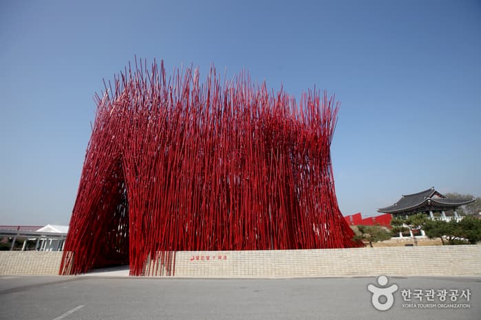 青春月亮Y Park（젊은달와이파크）