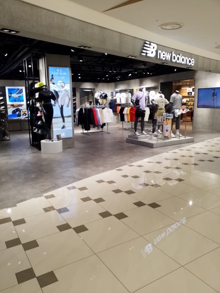 [事后免税店]新百伦时代广场店뉴발란스 타임스퀘어