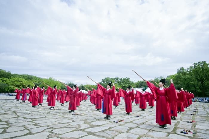Jongmyodaeje (Royal Ancestral Memorial Rite of Joseon) (종묘대제)