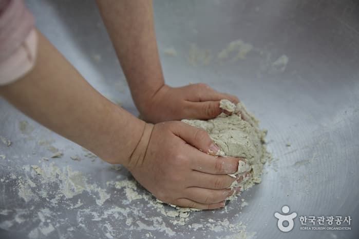 강원_춘천_‘요리 곰손’도 만족하는 손맛 보는 여행, “너는 사 먹니? 나는 해 먹는다!”16