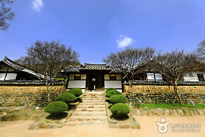 表忠斋传统体验馆（표충재 전통체험관）