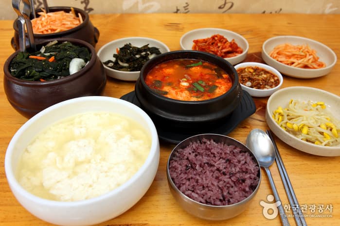 Baengnyeonok (백년옥)