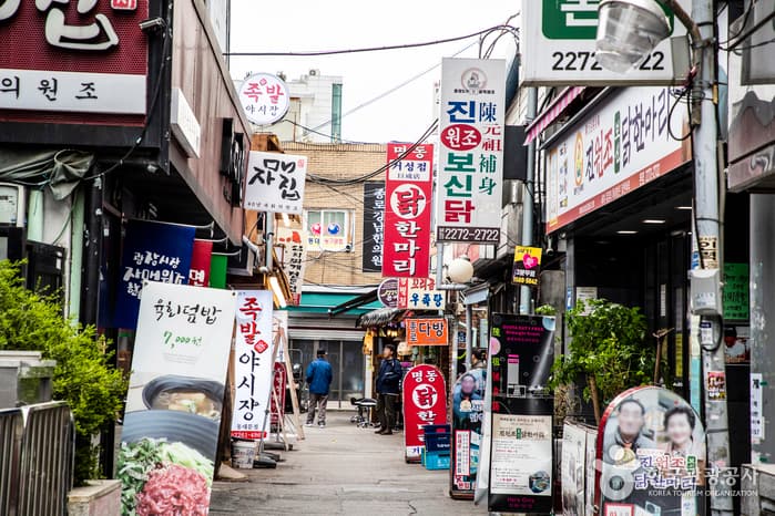 首尔东大门一只鸡一条街（서울 동대문 닭한마리 골목）