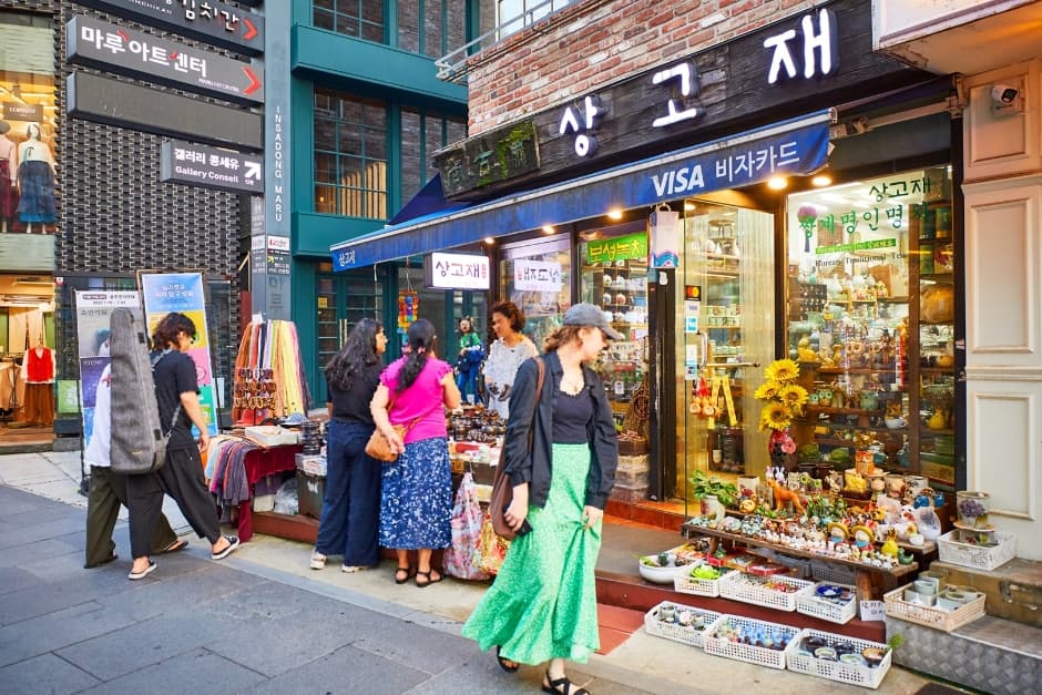 仁寺洞文化街(인사동 문화의 거리)