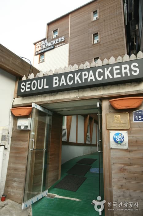 首尔背包客旅馆 (서울백팩커스)