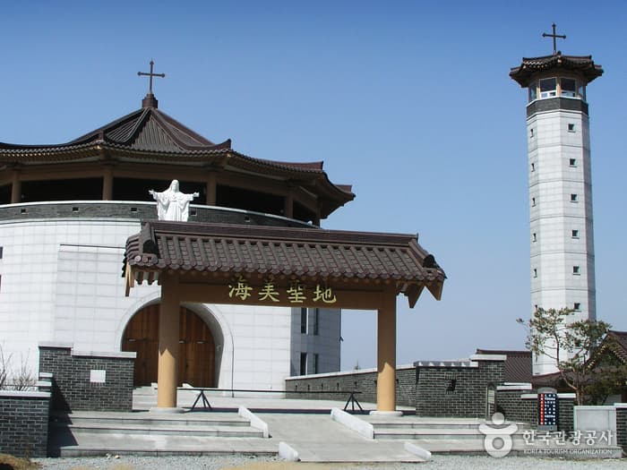 Haemi Martyrdom Holy Ground (Yeosutgol) (해미순교성지(여숫골))
