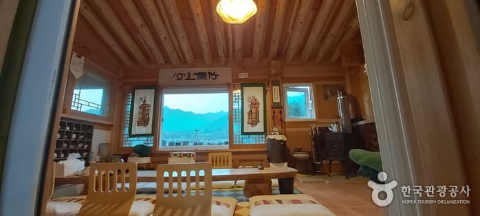 전남_휴휴당_거실2