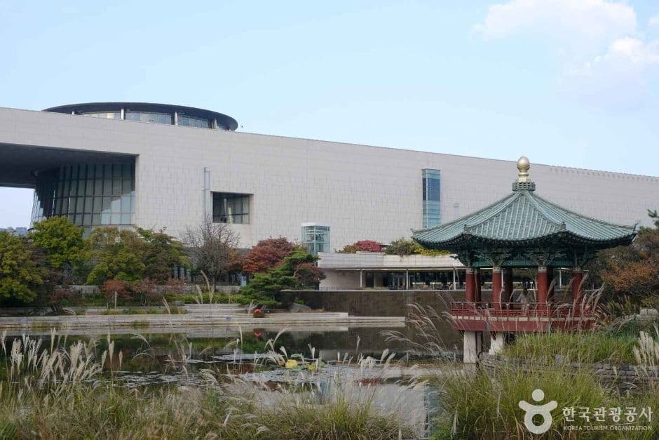 国立中央博物馆（국립중앙박물관）
