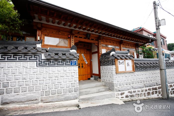 Cheongwonsanbang Studio (청원산방)